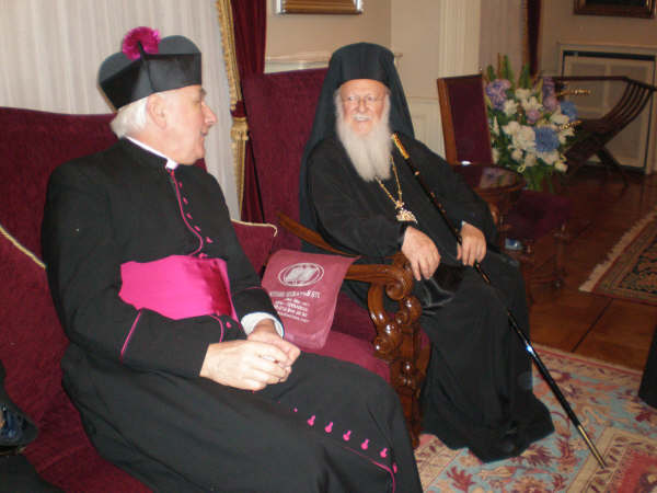 Der ökumenische Patriarch Bartholomaios von Konstantinopel und Nikolaus Wyrwoll im Gespräch