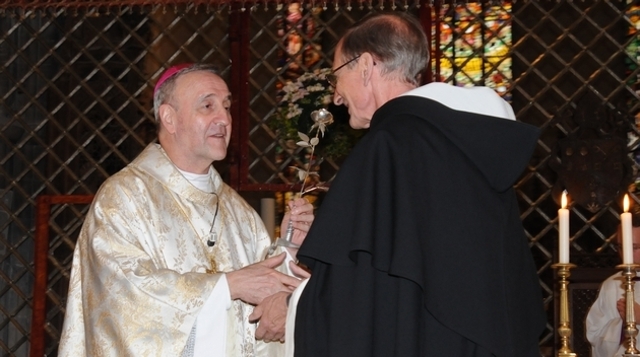 Übergabe der Silbernen Rose an Erzbischof Antonio Mennini